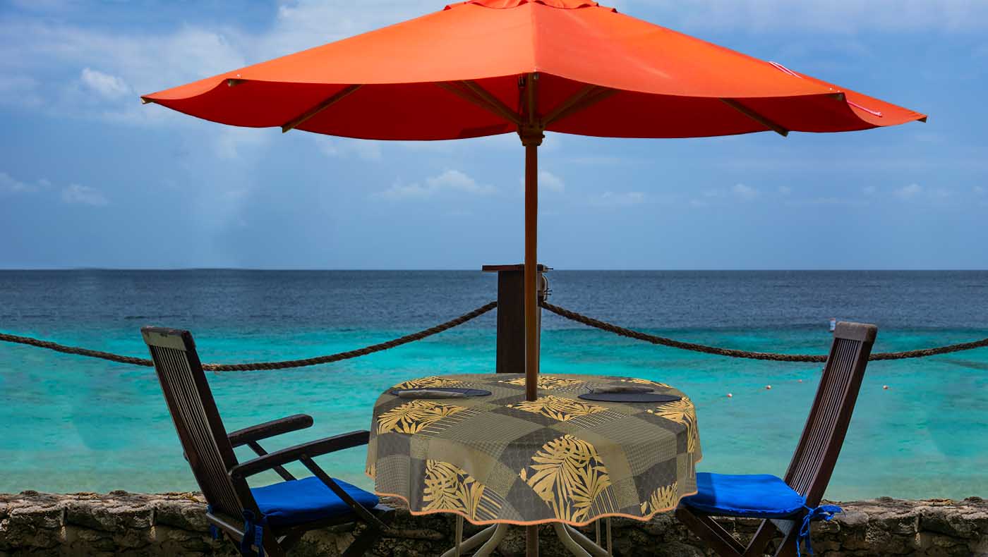 Fit für den Sommer – Wachstischdecken mit Loch für den Sonnenschirm