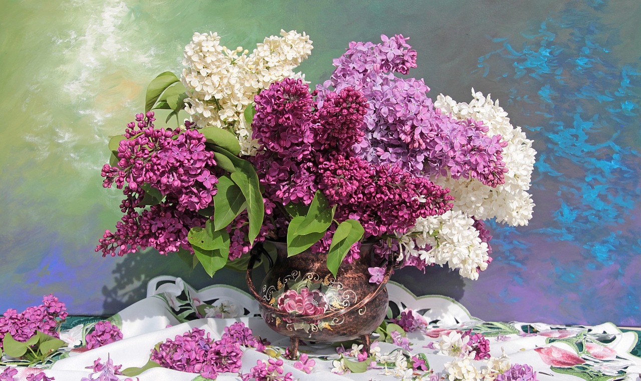 Wachstuchtischdecken mit Blumenmuster bringen Atmosphäre in den Essbereich