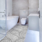 Badematte Weichschaummatte Bad Mosaiksteine Steine in Grau Breite 65cm Meterware