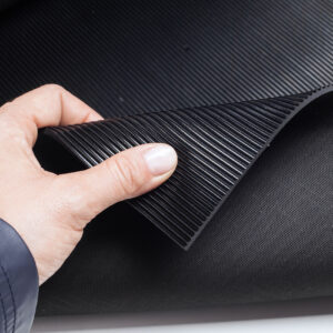 Gummimatte Meterware SBR Feinriefenmatte Bodenbelag Fein Riefen -Rillen -Rippen Schwarz 3mm Stark 100 cm Breite