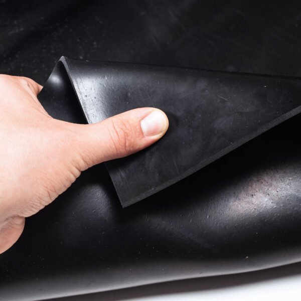 Gummi Gummiläufer Gummimatte SBR Schutzmatte Bodenbelag GLATT Schwarz 3mm Stark 100 cm Breite