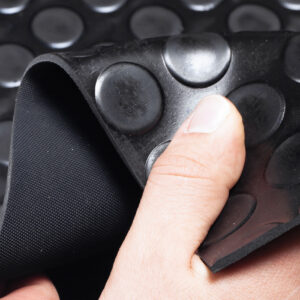 Gummi Gummimatte SBR Schutzmatte Bodenbelag Noppen Muster Schwarz 3mm Stark 100 cm Breite Gummiläufer